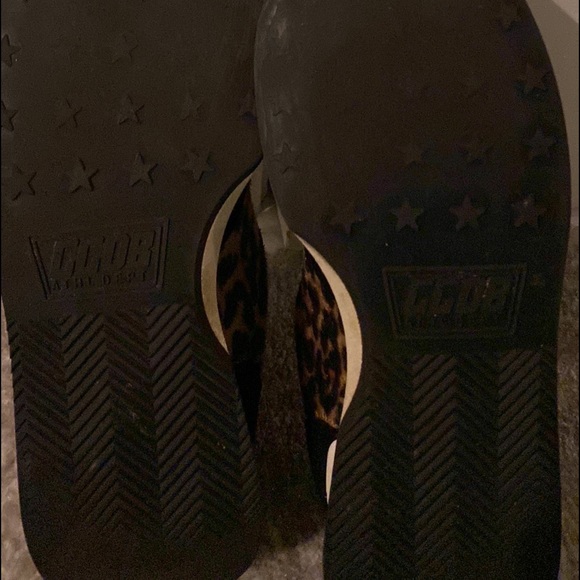 Bottoms to these Golden Goose Cheetah Print with Red Star Running Sneakers - Picture 3 of 3